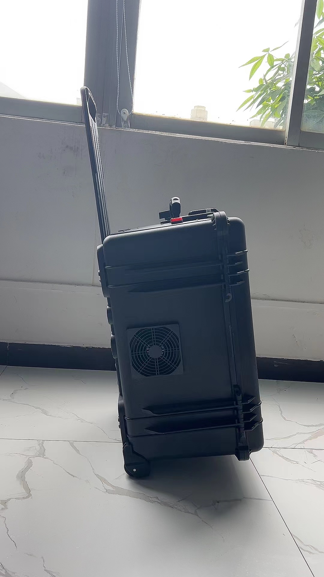 广灵手拉箱型移动通信干扰器